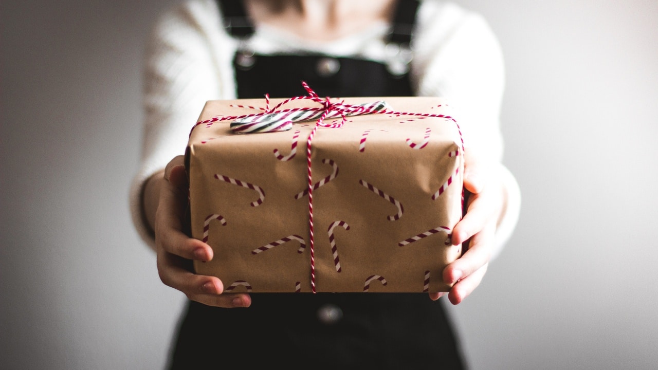 Gift guides are highly competitive. When you are pitching for “regular” opportunities, each pitch likely tells a different story. When it comes to gift guides, every company is pitching for the same or similar products. The more you can differentiate your product and tell a story about it, the more likely you are to be included.  Here are 5 tips for getting into last-minute gift guides.